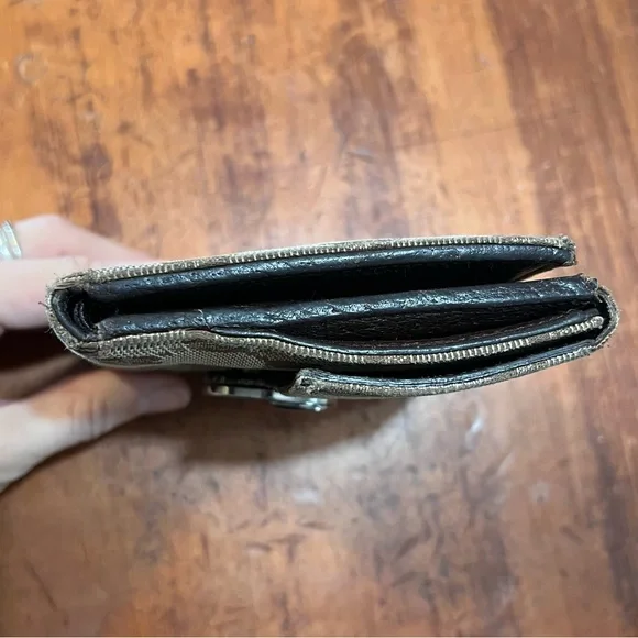 Authentic Gucci Compact GG Bifold Canvas Wallet - Picture 11 of 13